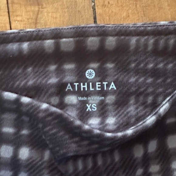 Athleta Black and Gray cropped Patterned Leggings - Picture 2 of 3